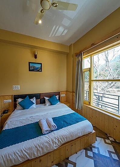 Deluxe Village And Mountain View Rooms