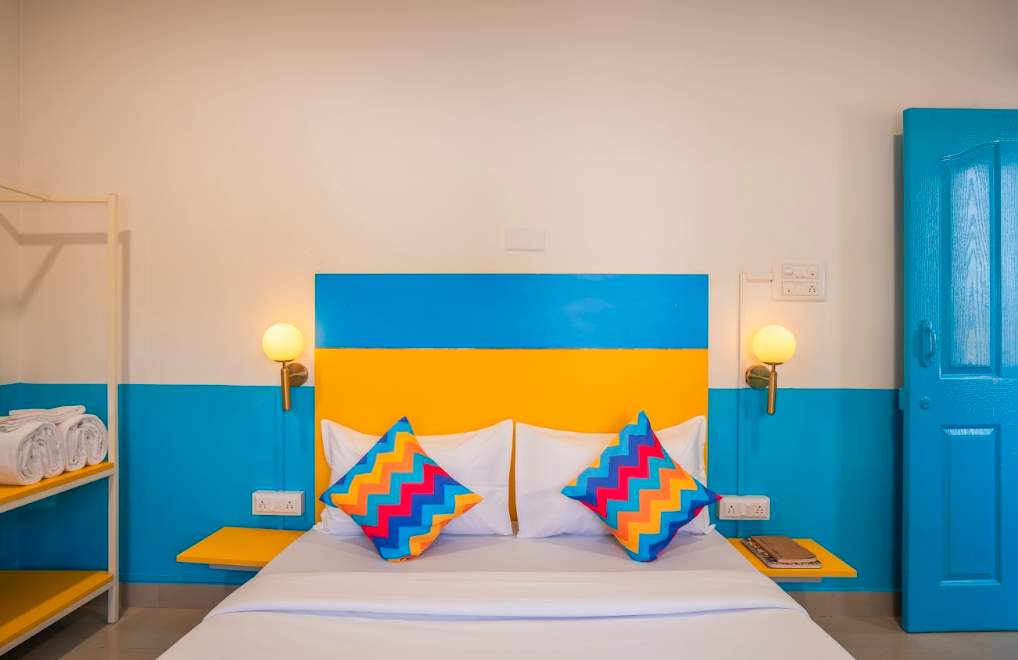 goSTOPS Bengaluru, HSR Silk Board Deluxe Private AC Room with Ensuite Bathroom 6