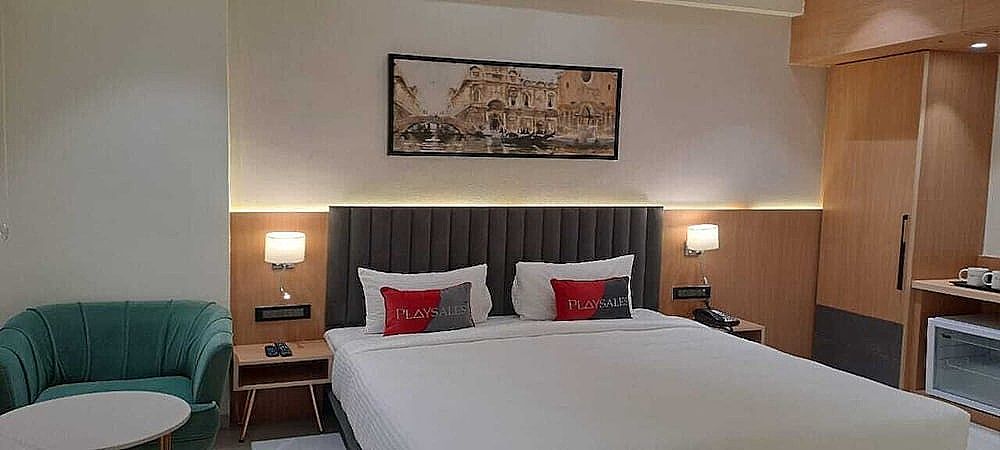 Playsales Scarlet Play Deluxe 15