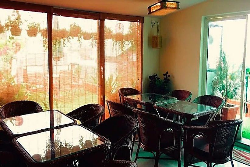 Food & Dining