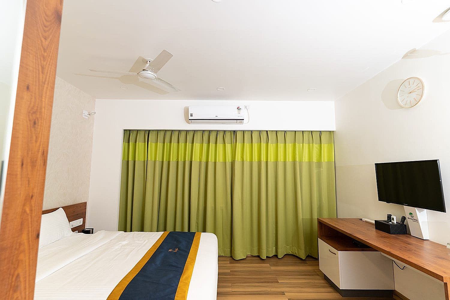 Deluxe Room AC