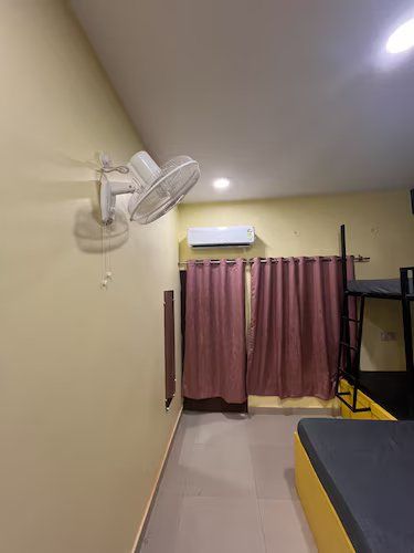 Hashtag Traveler Family Room 6