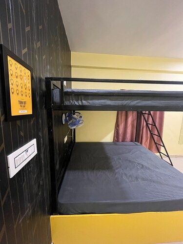 Hashtag Traveler Family Room 4