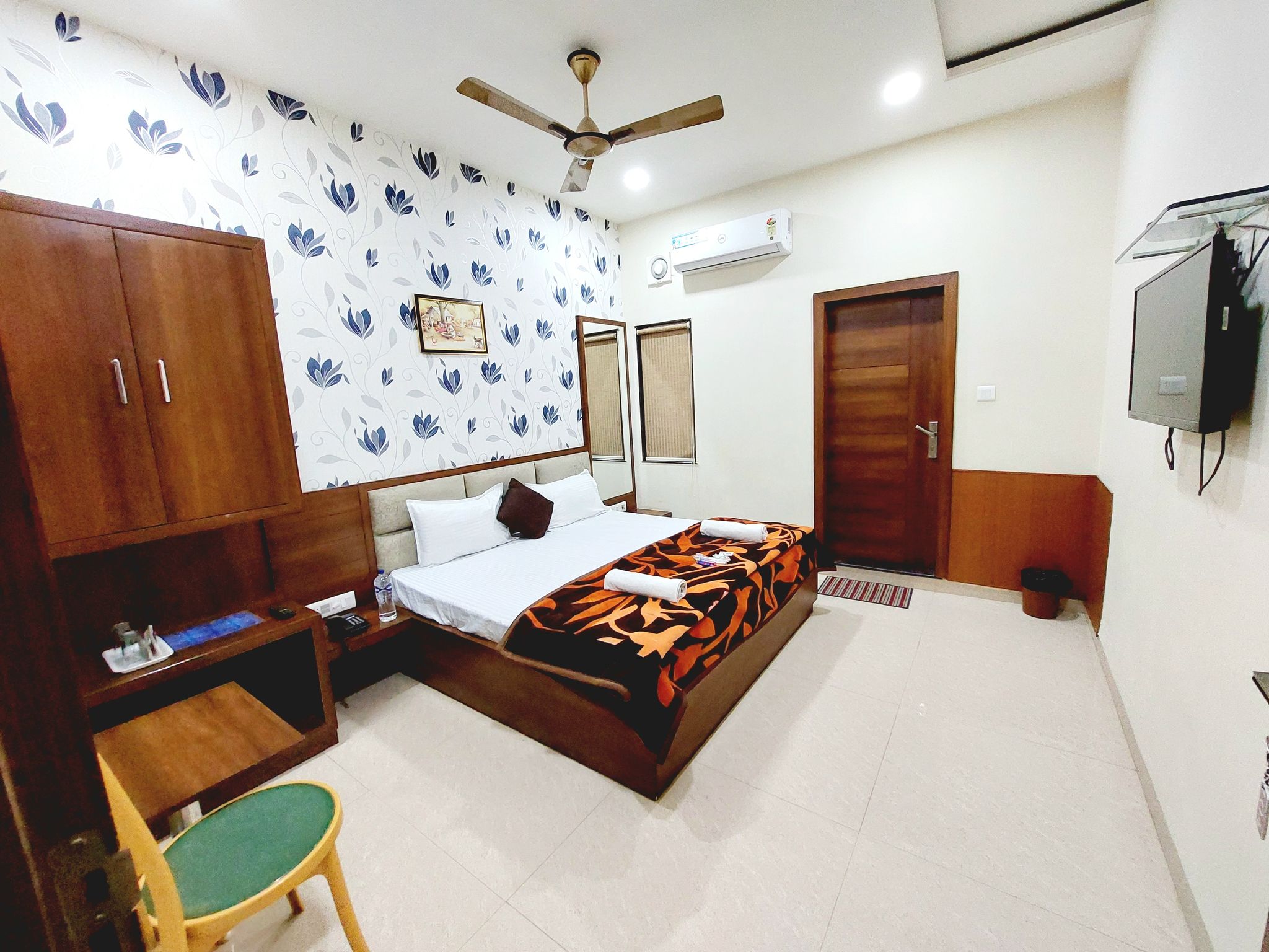 Hotel Babylon Regency Deluxe Room 4