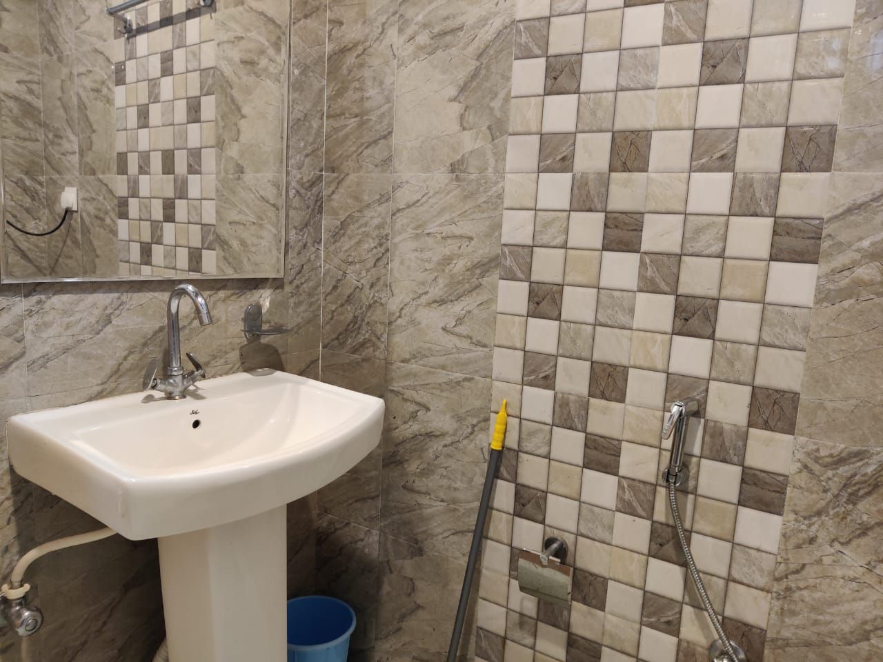 Hotel Sky Bhagsu Super Deluxe (Non AC) 7