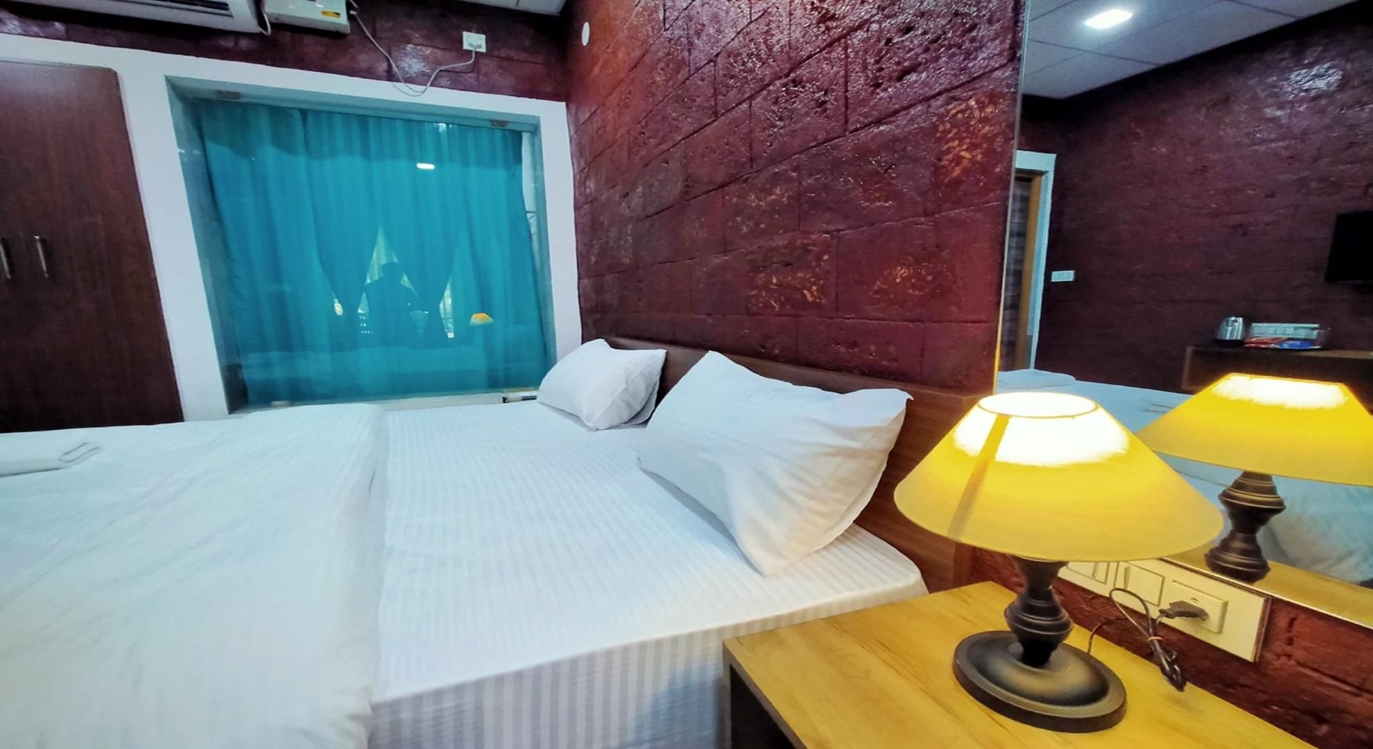 West Coast Gokarna Deluxe Double Room 4