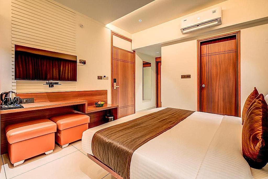 Deluxe room with city view 