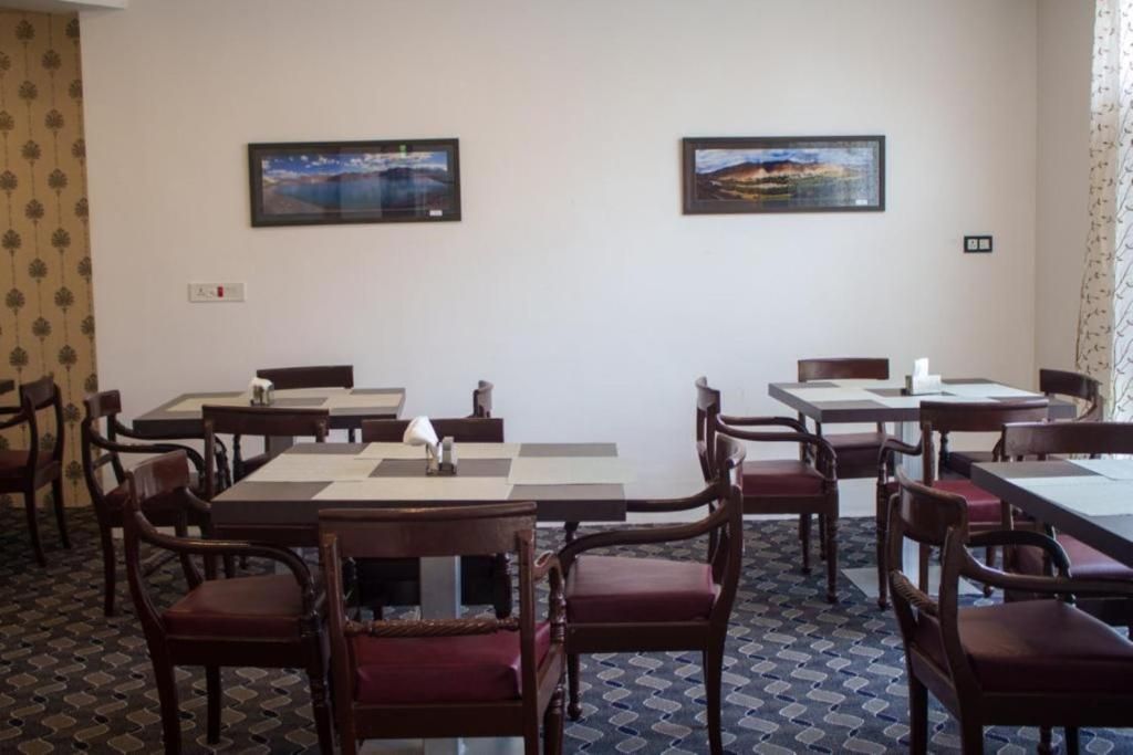 Food & Dining