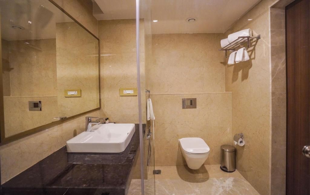 UVA Manish Business Hotel Executive King Bed 3