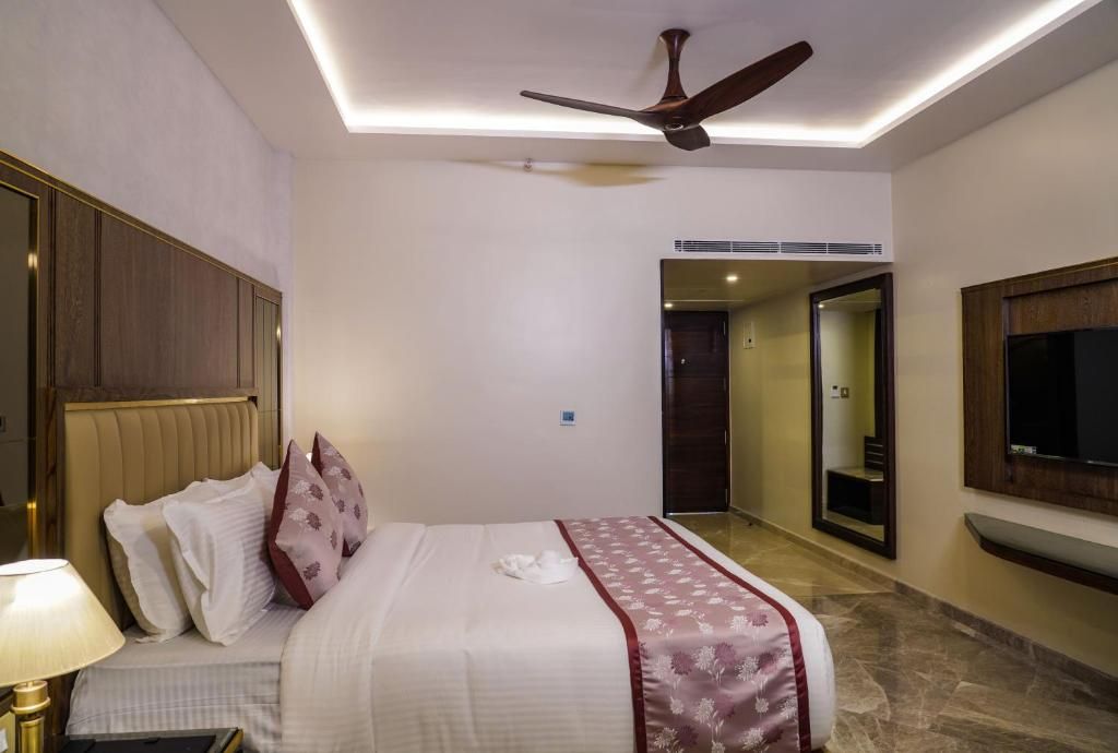 UVA Manish Business Hotel Executive King Bed