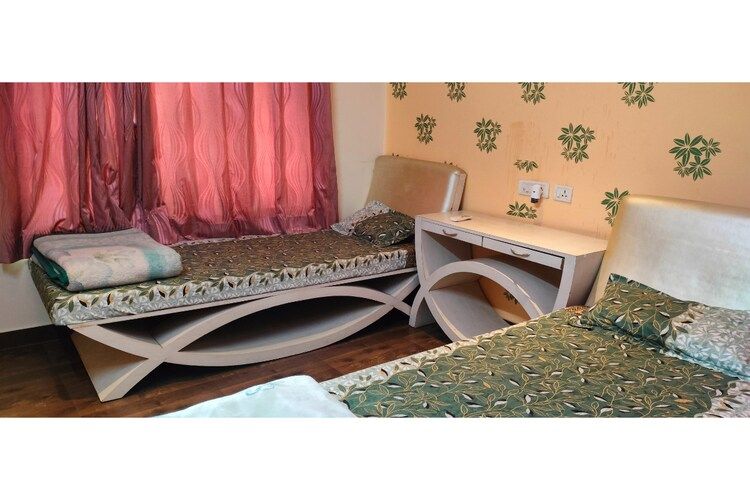 Deluxe Twin Bed Room