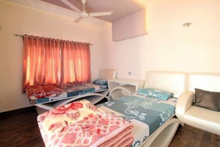 Deluxe Twin Bed Room