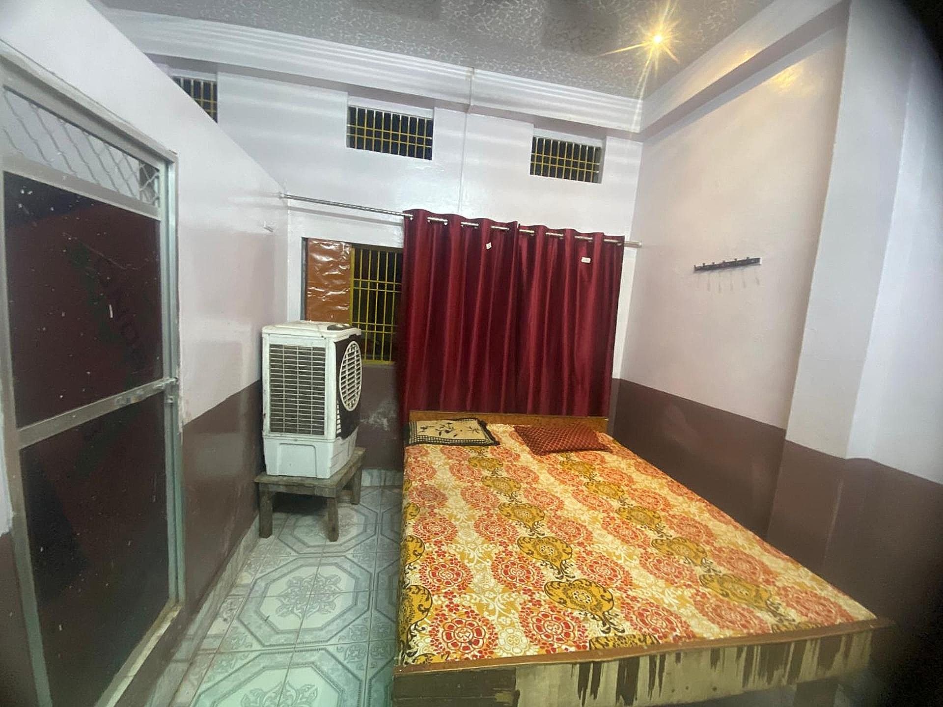 New Hotel Yatri Niwas Deluxe Double Room with Bath - Indian nationals only