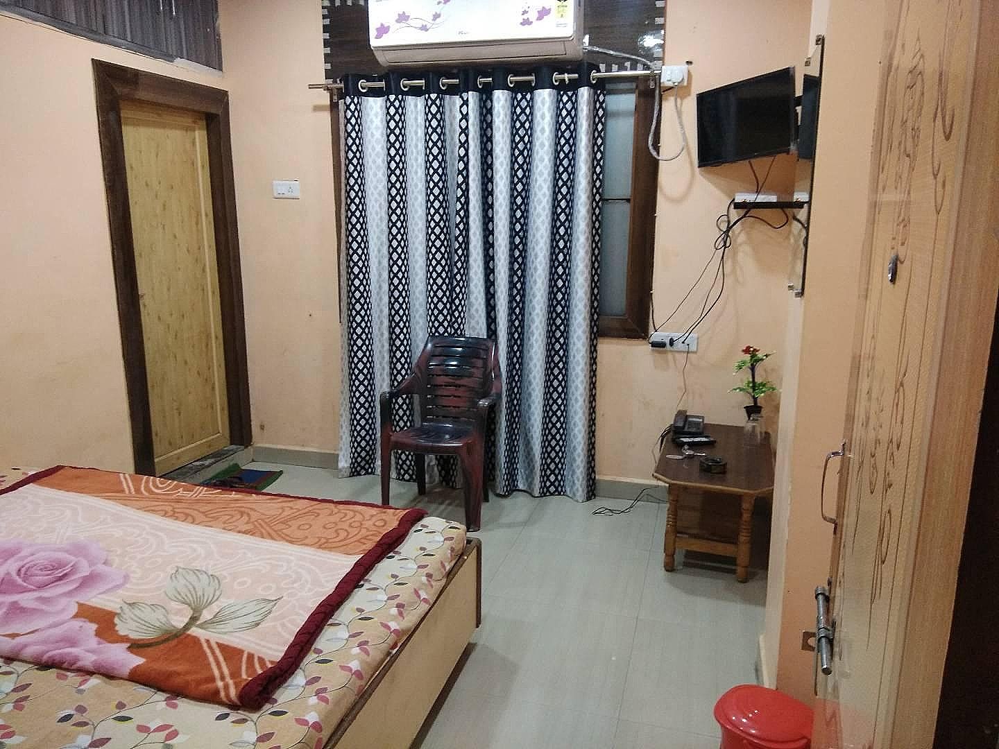 Hotel Thakur Ji Double Room 2