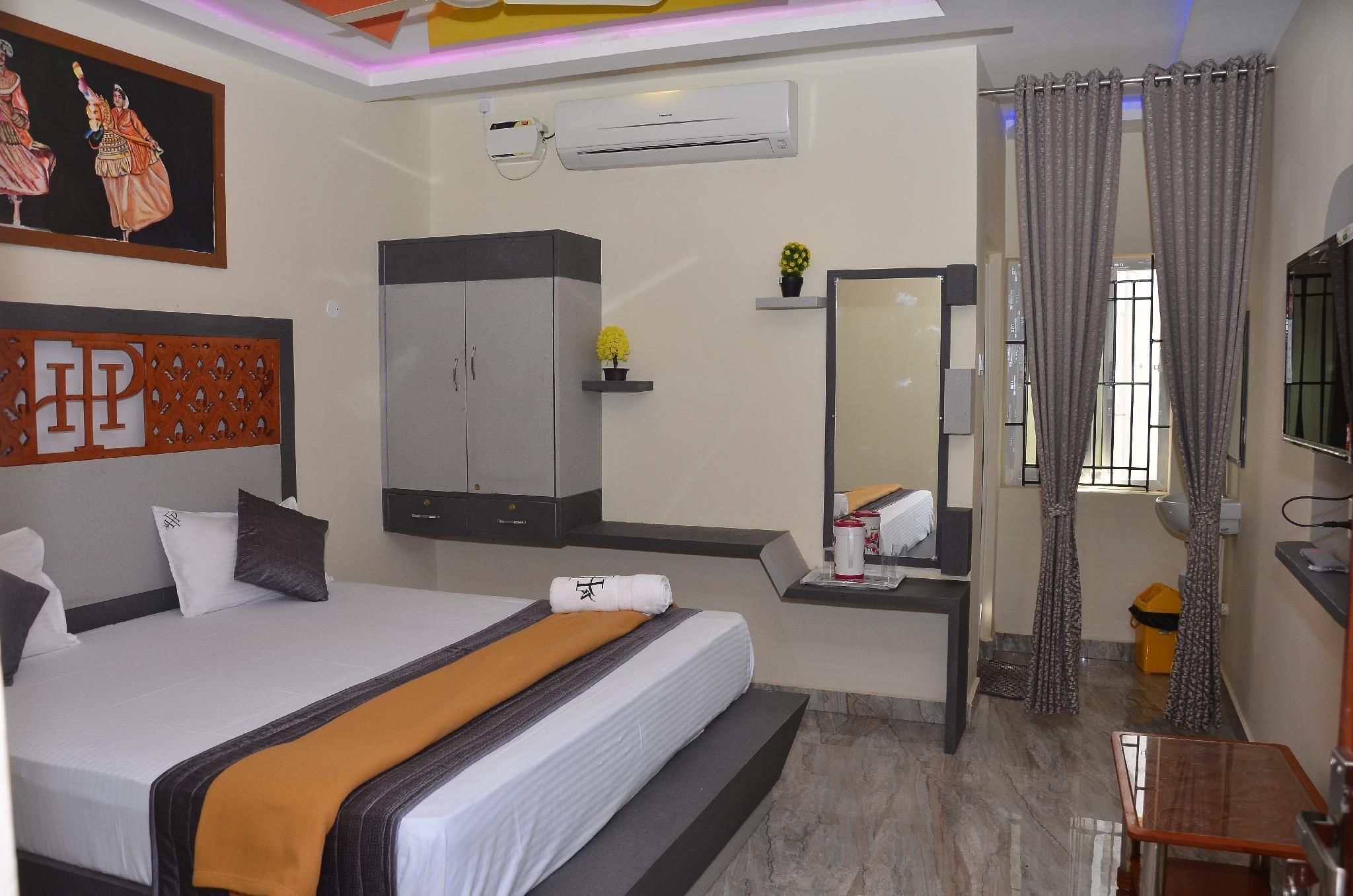 Hotel Panchavarnaa Premium Double Bed 3