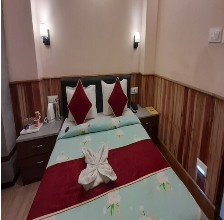 Hotel Mahayana STANDARD ROOM