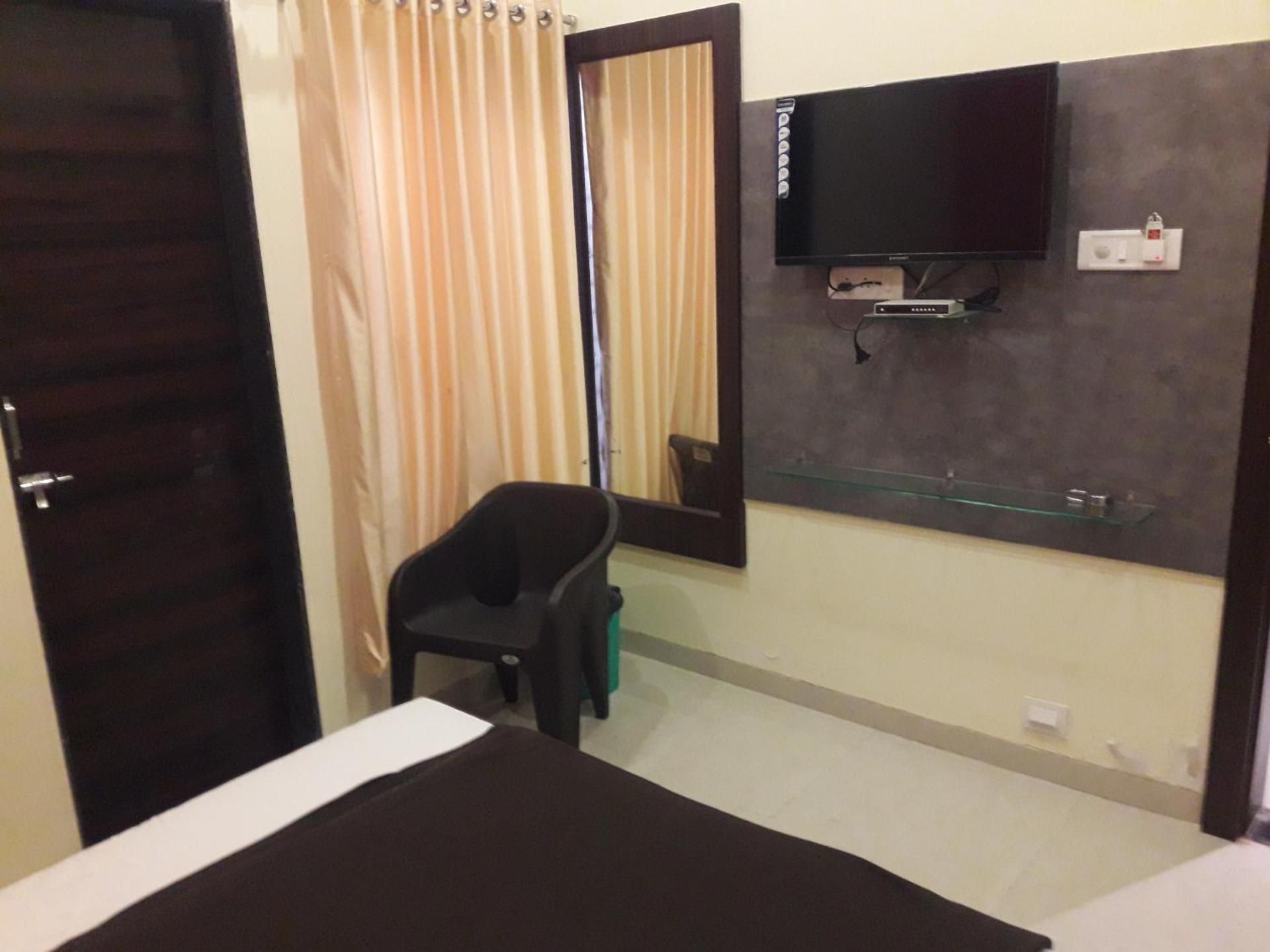 Deluxe Double Room (2 Adults + 1 Child)