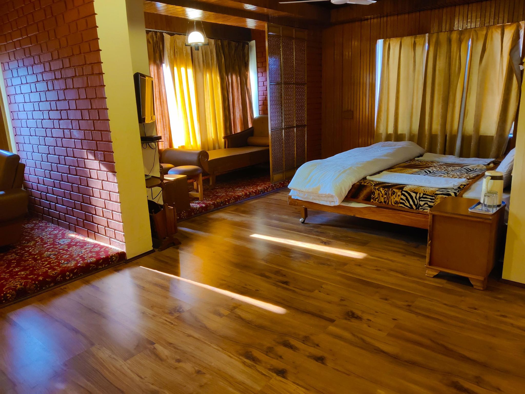 Deluxe room (NON AC)