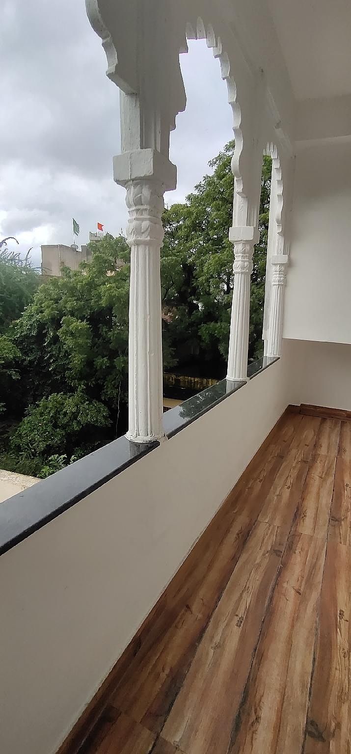 Deluxe Valley View Room