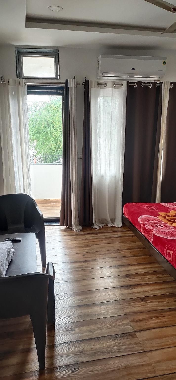 Deluxe Valley View Room