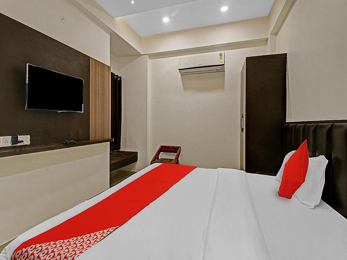 Hotel Four Petals Standard Room 2