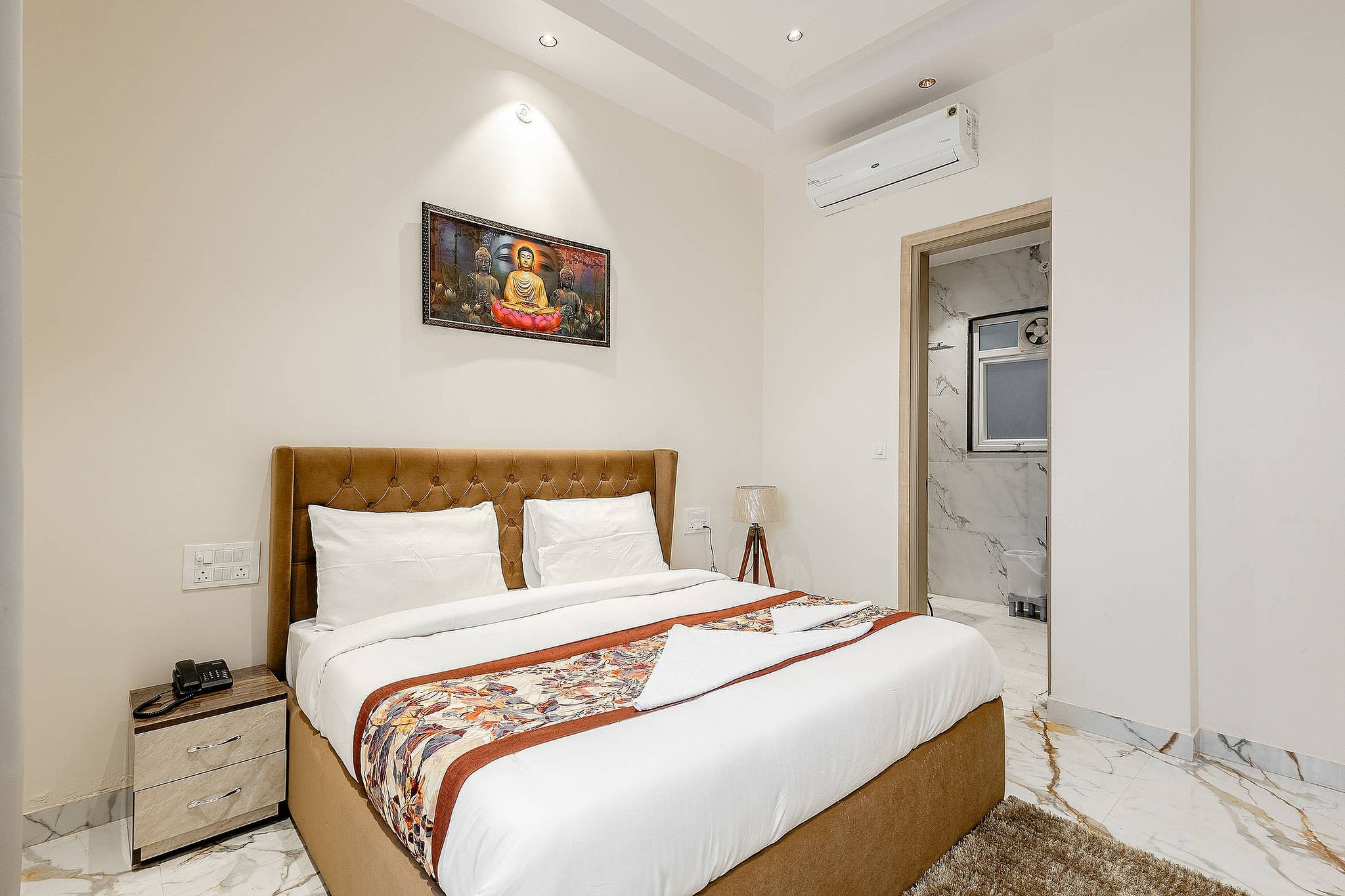 Lime Tree B&B Pari Chowk Deluxe King Room 3