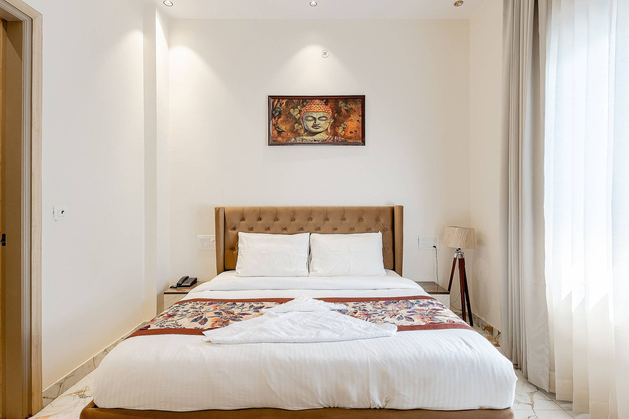 Lime Tree B&B Pari Chowk Deluxe King Room 4