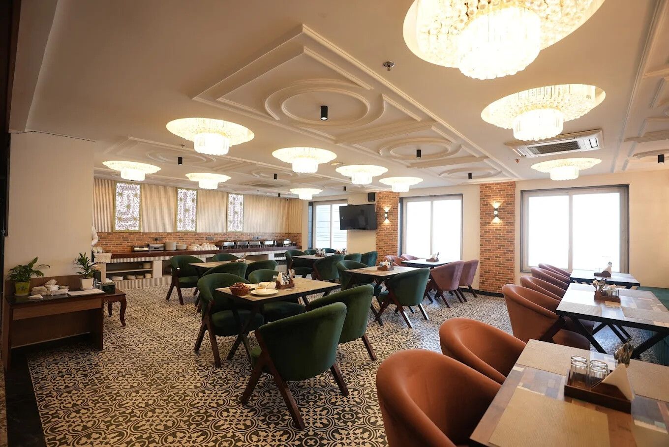 Food & Dining