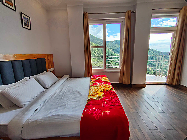 Slate house Deluxe Room 4