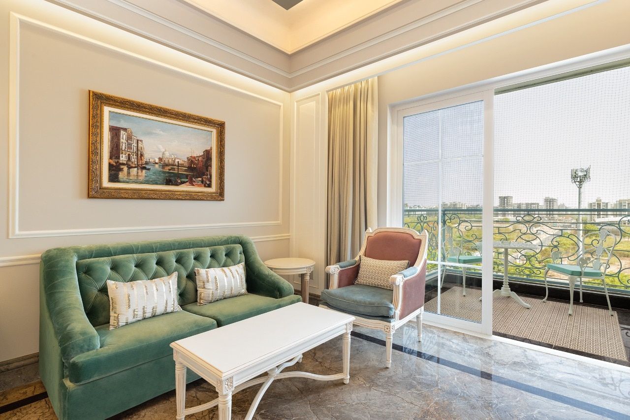 Grand Room With Balcony