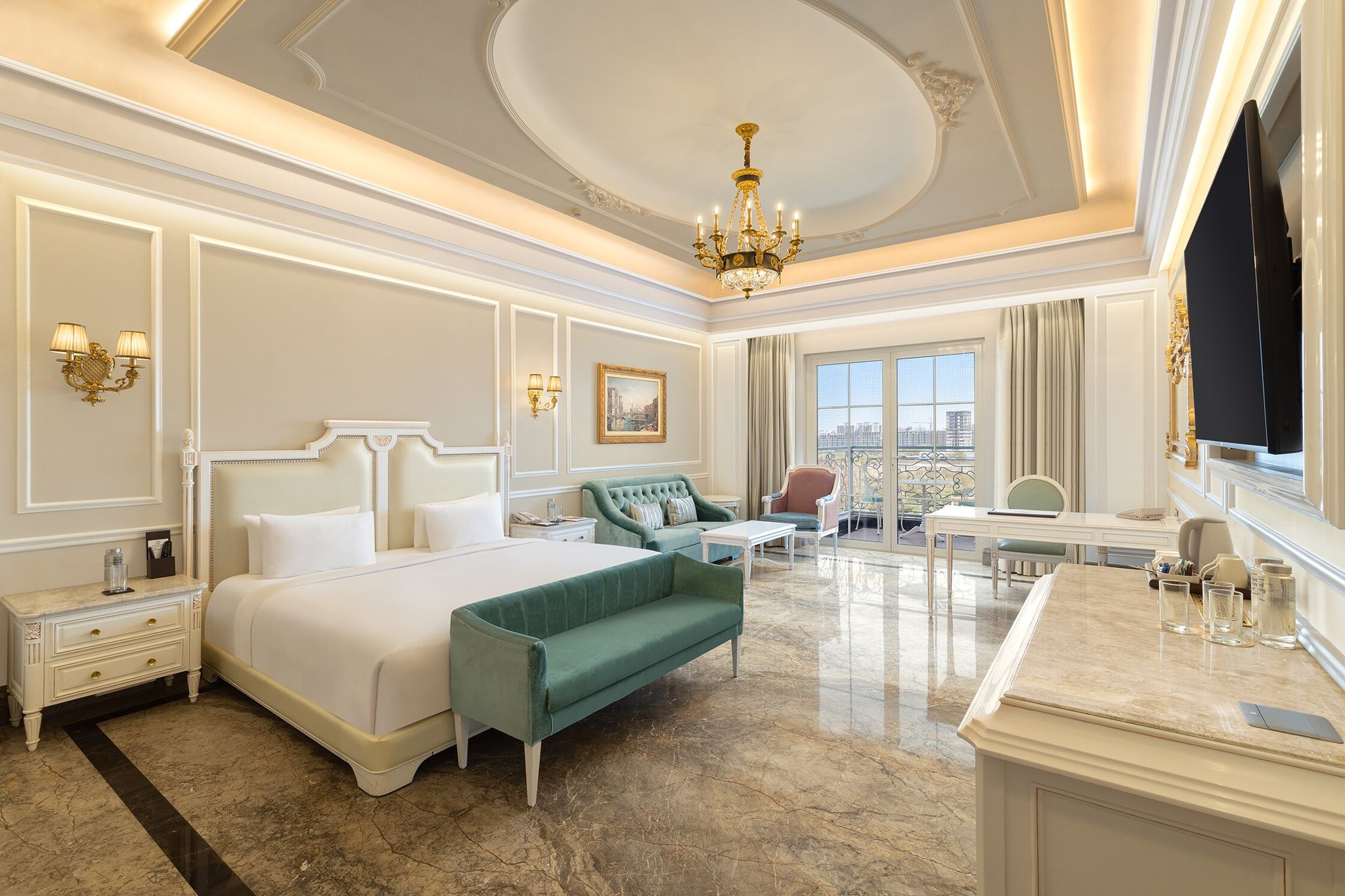 Grand Room With Balcony