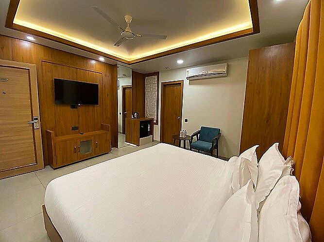 The Century Stays Deluxe Room 4