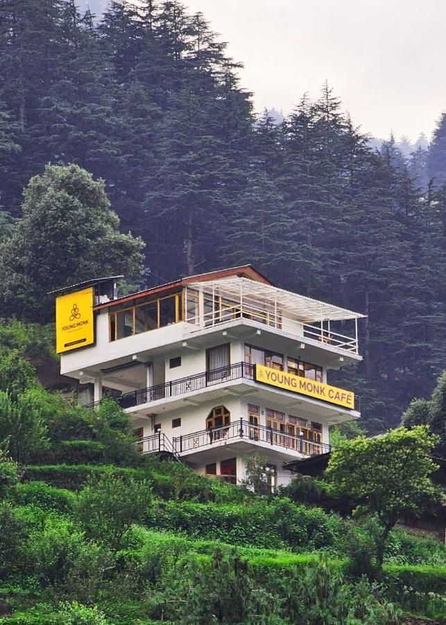 Young Monk Hostel & Cafe Jibhi