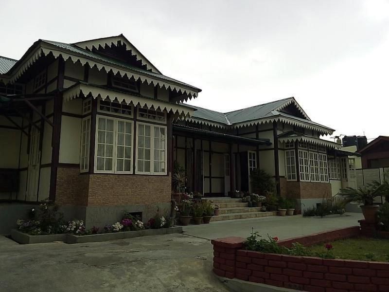 Cafe Shillong Bed and Breakfast