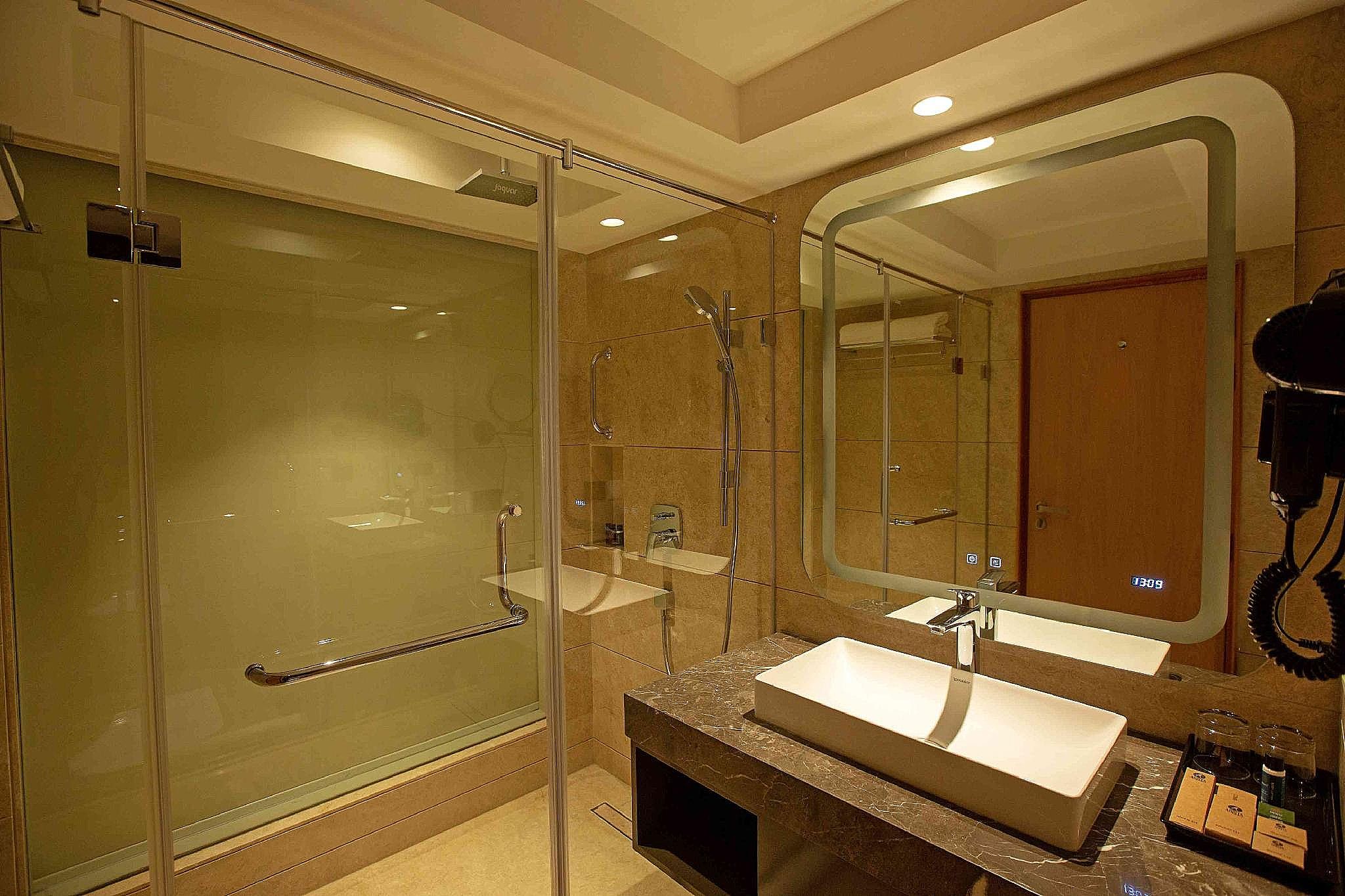 ARISTA BY AMBITION Superior 6