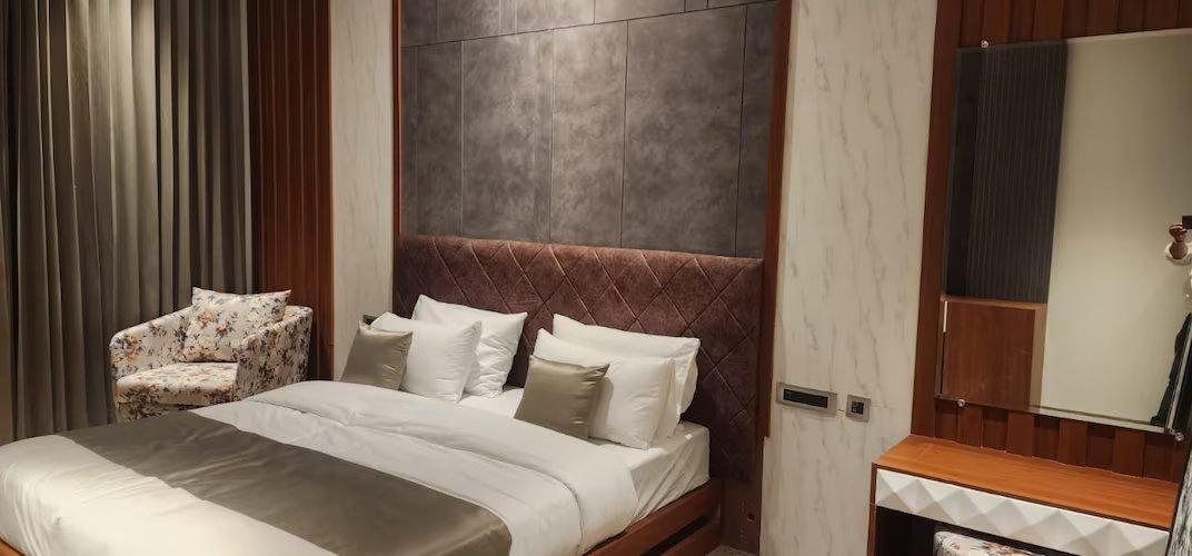 HOTEL RED STONE  Deluxe Room 2