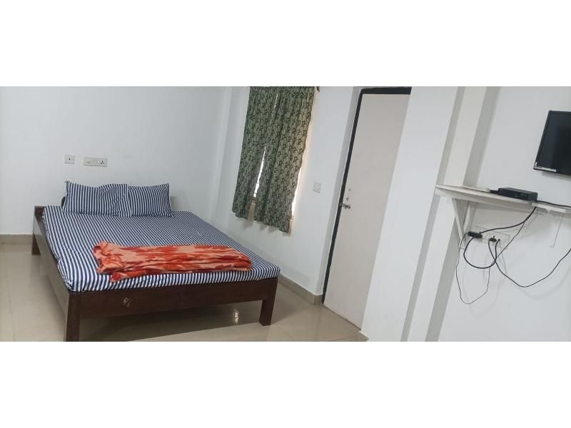 DELUXE ROOM (AC)