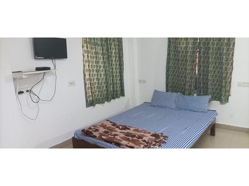 DELUXE ROOM (AC)