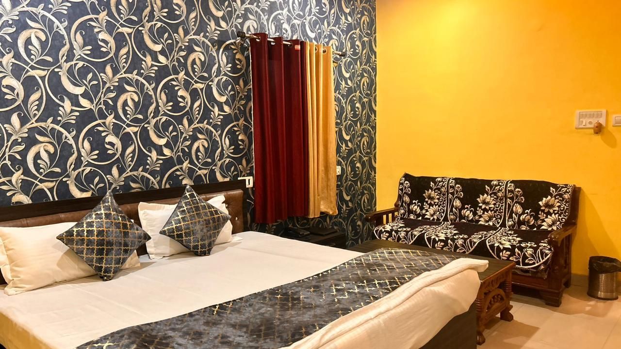  Hotel Chandrawali DELUXE AC FAMILY ROOM 3