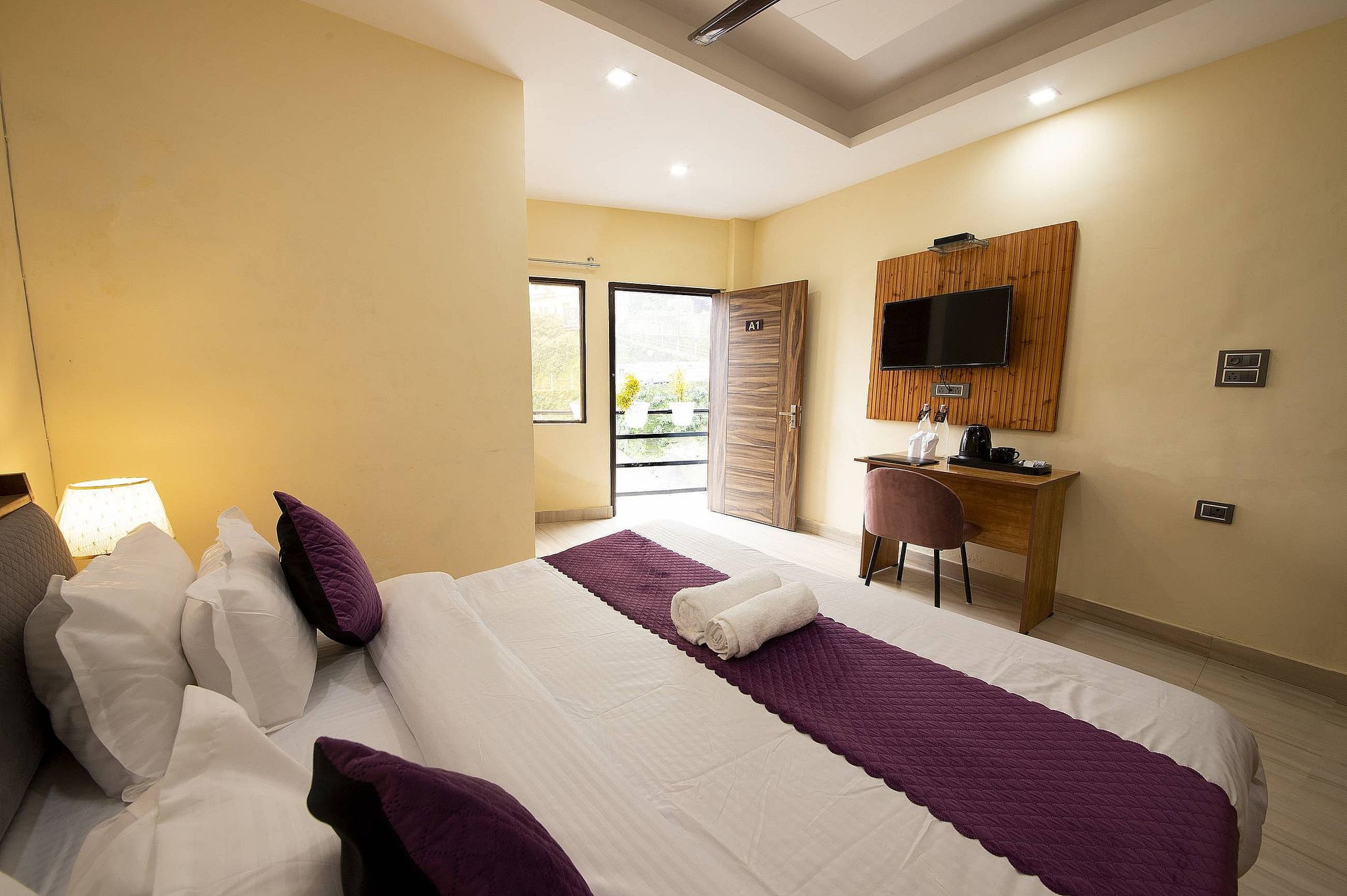 Family Suite with Living area I Balcony with Valley View with Room Heater
