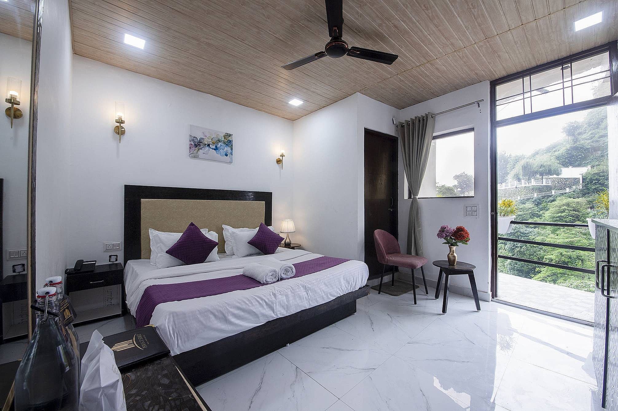 Super Deluxe Room I Valley View with Room Heater