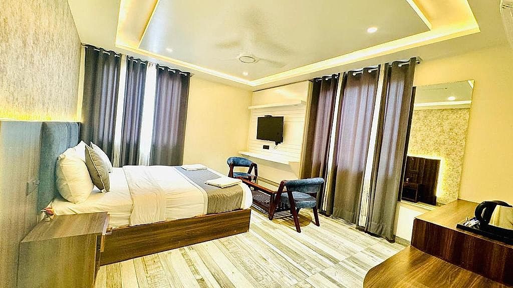 Raksha Suites & Banquet Hall Greater Noida Superior Room 5