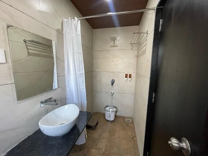 Sunny Executive, Satara Deluxe Room 10