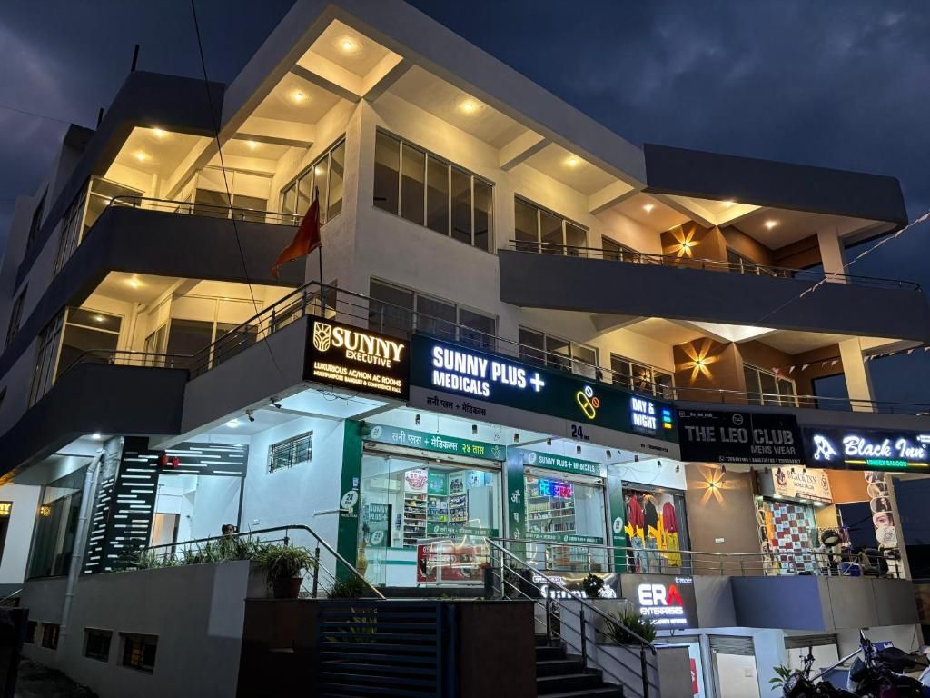 Sunny Executive, Satara