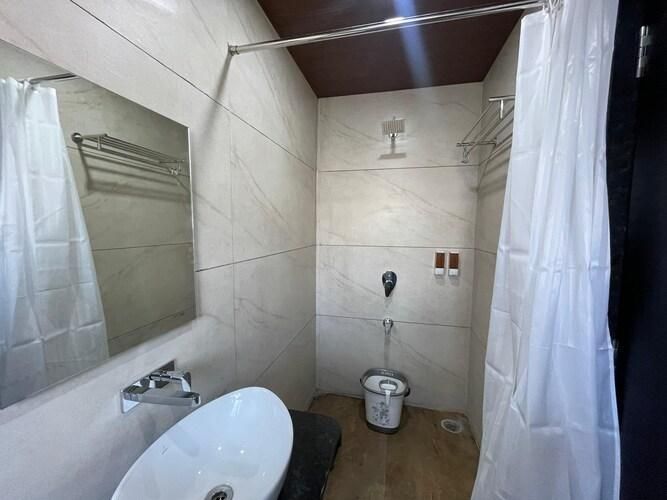 Sunny Executive, Satara Deluxe Room 8