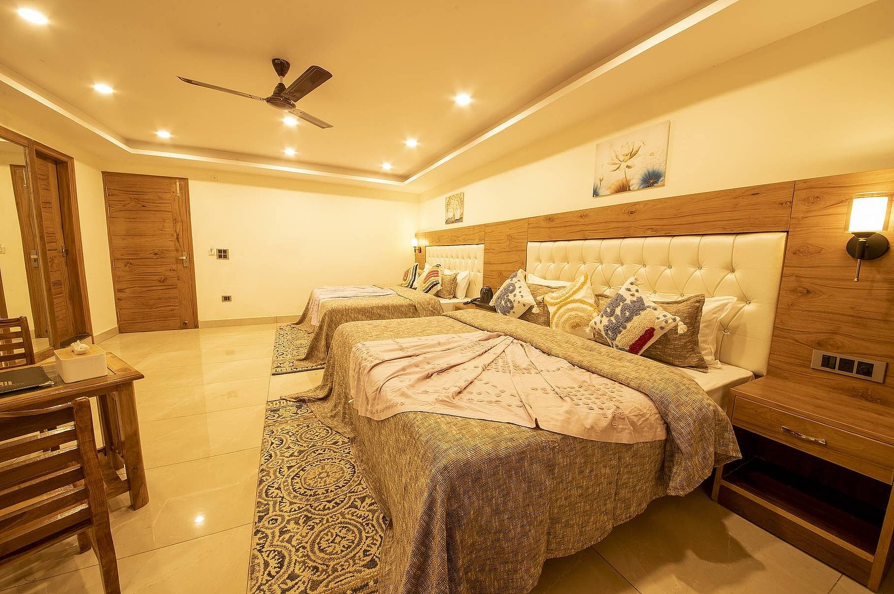 Perfectstayz Premium Westend ( Mall Road )