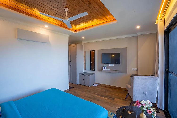 Executive Room with Private Balcony and Hill View