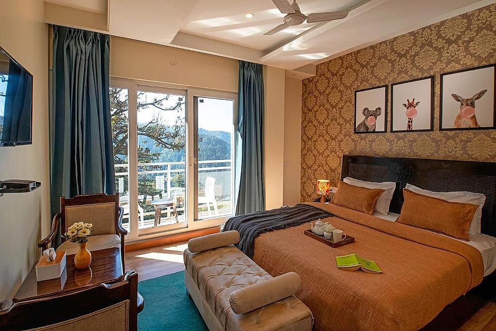 Executive Room with Balcony and Valley View