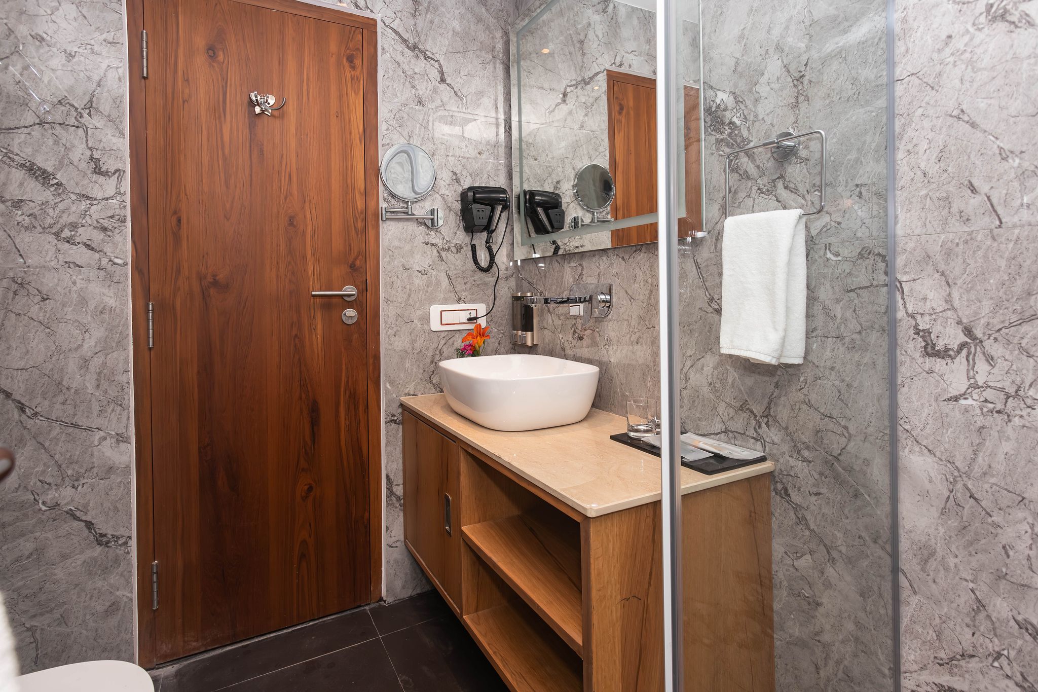 The Belvedere Himalayan Retreat, Mcleodganj by Leisure Hotels Deluxe Room(No View) 6