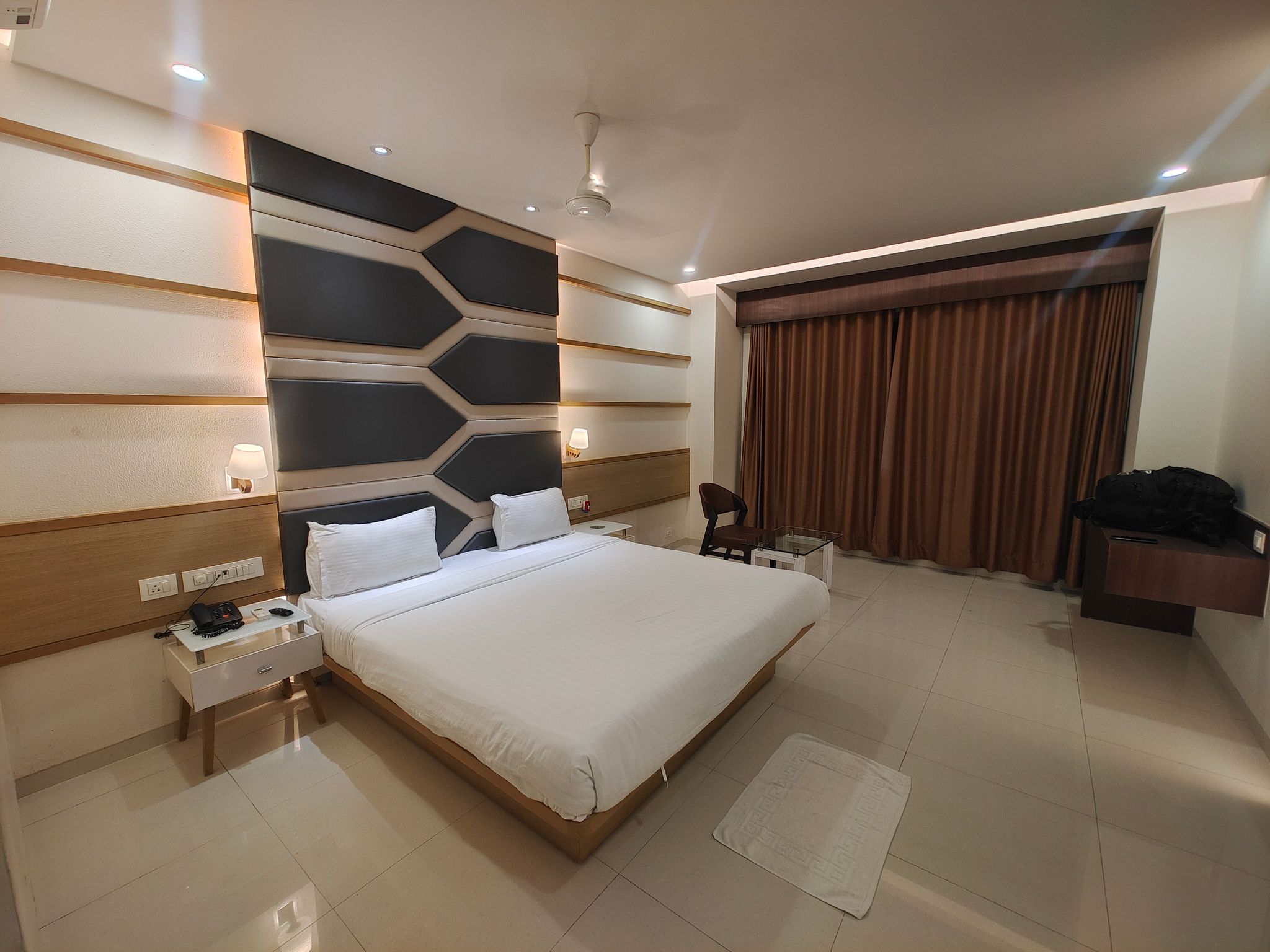 Hotel Grand Darshan Vadodara Deluxe Double Room